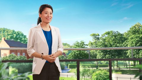 高举神、见证神，使她事奉有路