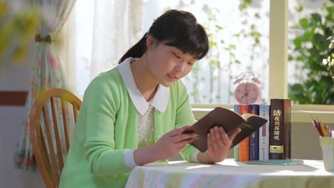 姊妹独自看神话